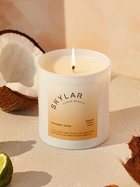 New Skylar Coconut Cove Scented Candle White glass Jar 8 ounce Beachy Summer NIB